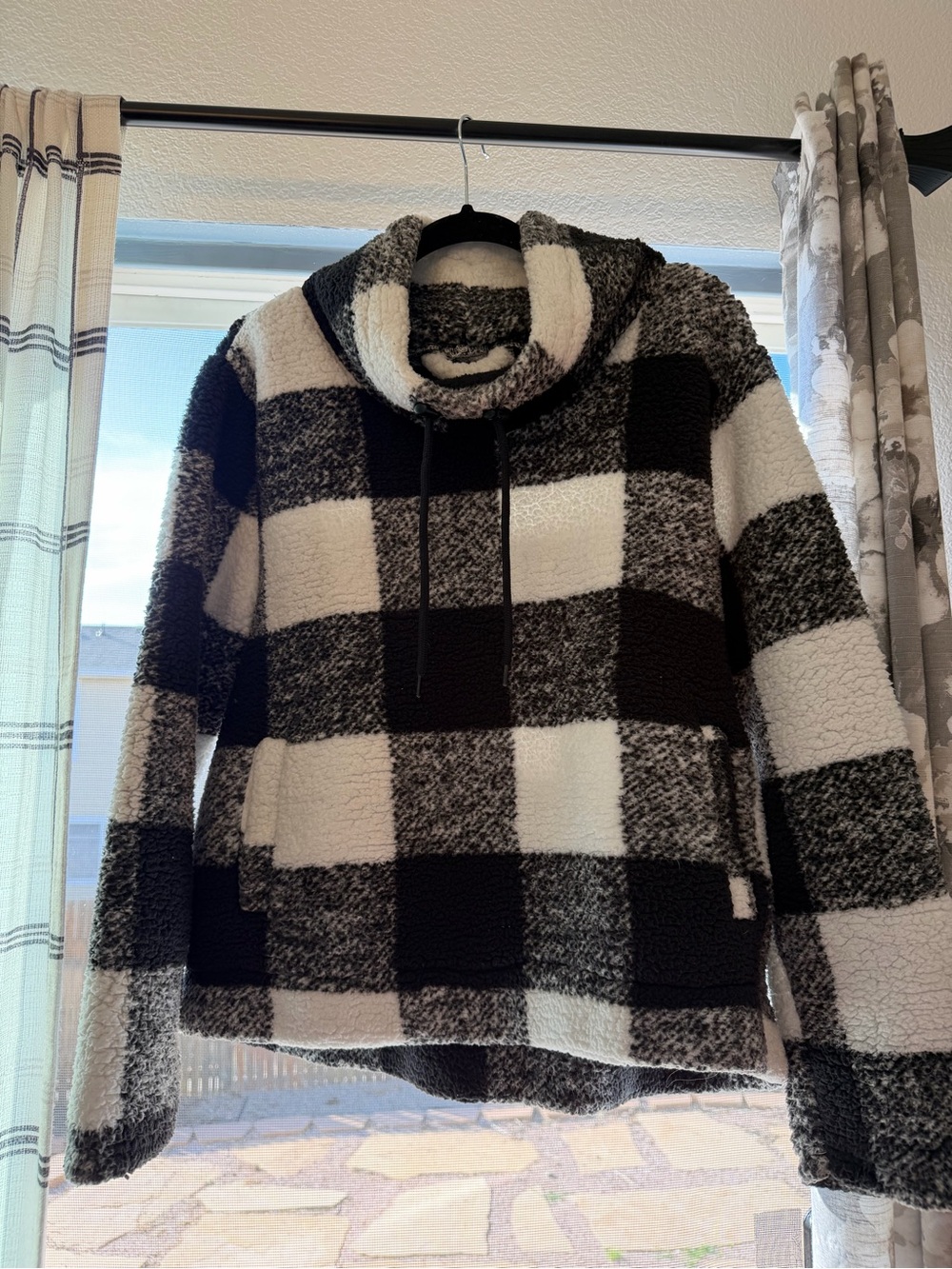 Cozy Buffalo Check Sherpa Pullover - Black & White
